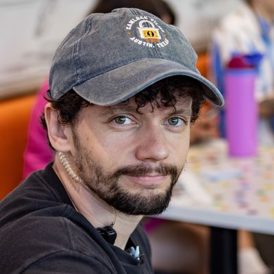 Headshot of Rob Leeder